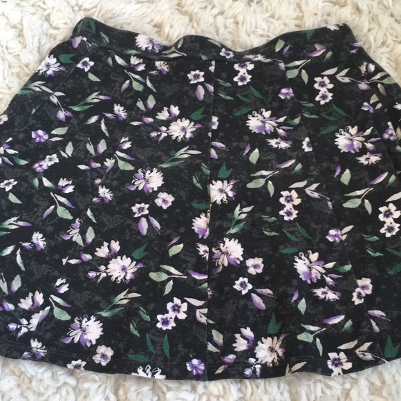 American Eagle Floral Skirt - Picture 6 of 6